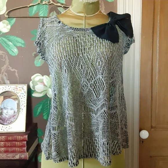 BELLA D Open Knit Pullover Top Open Back Size Medium - Picture 1 of 12